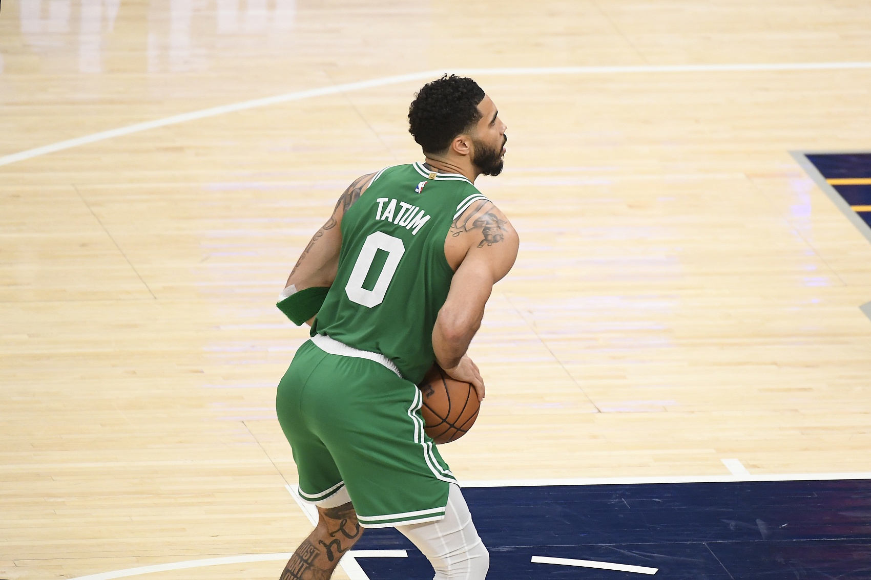 PG电子试玩-包含独行侠轻取凯尔特人，拉塞尔高光表现的词条