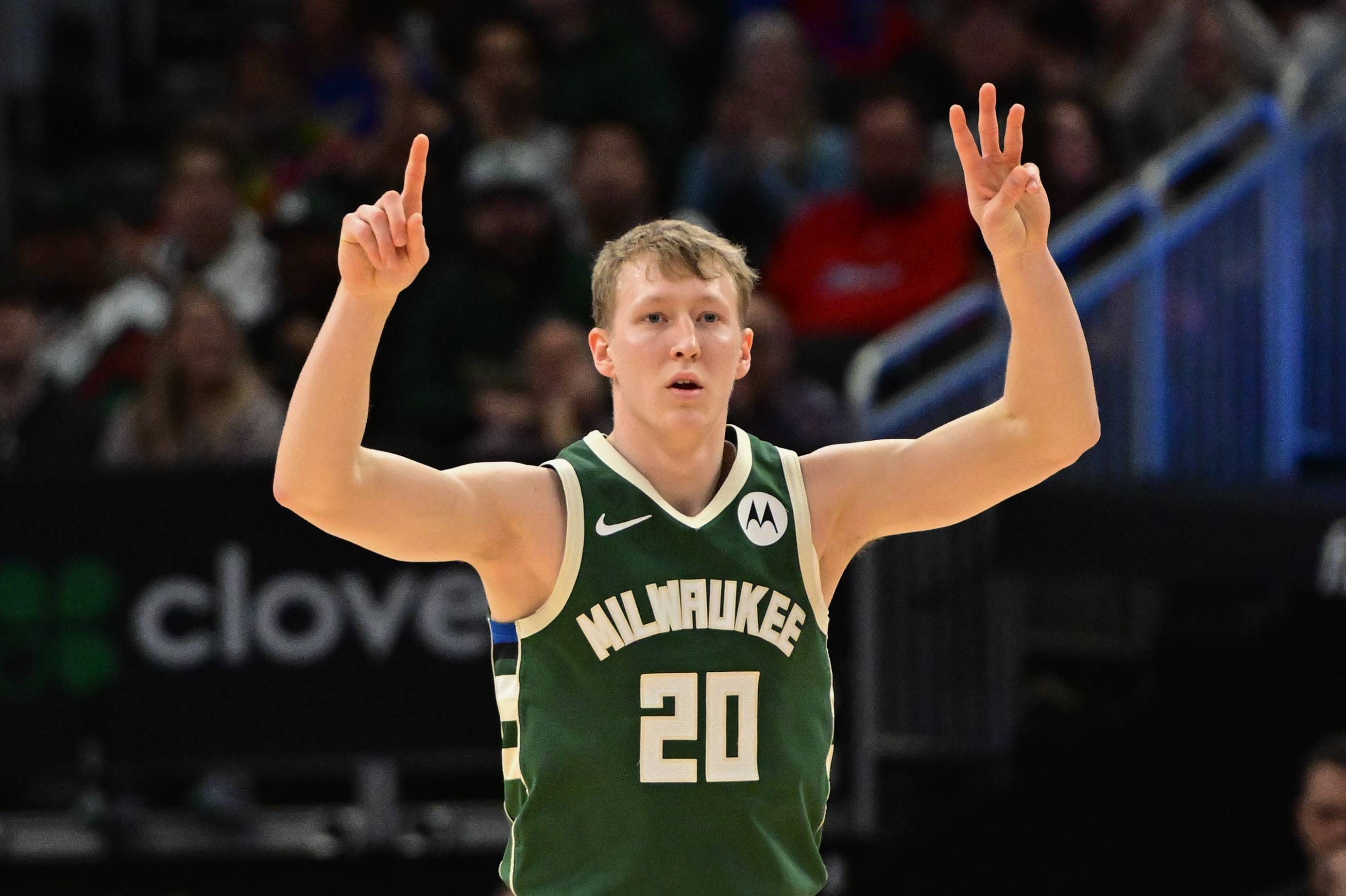 PG中国官网-76人逆转勇士，米切尔带队取胜